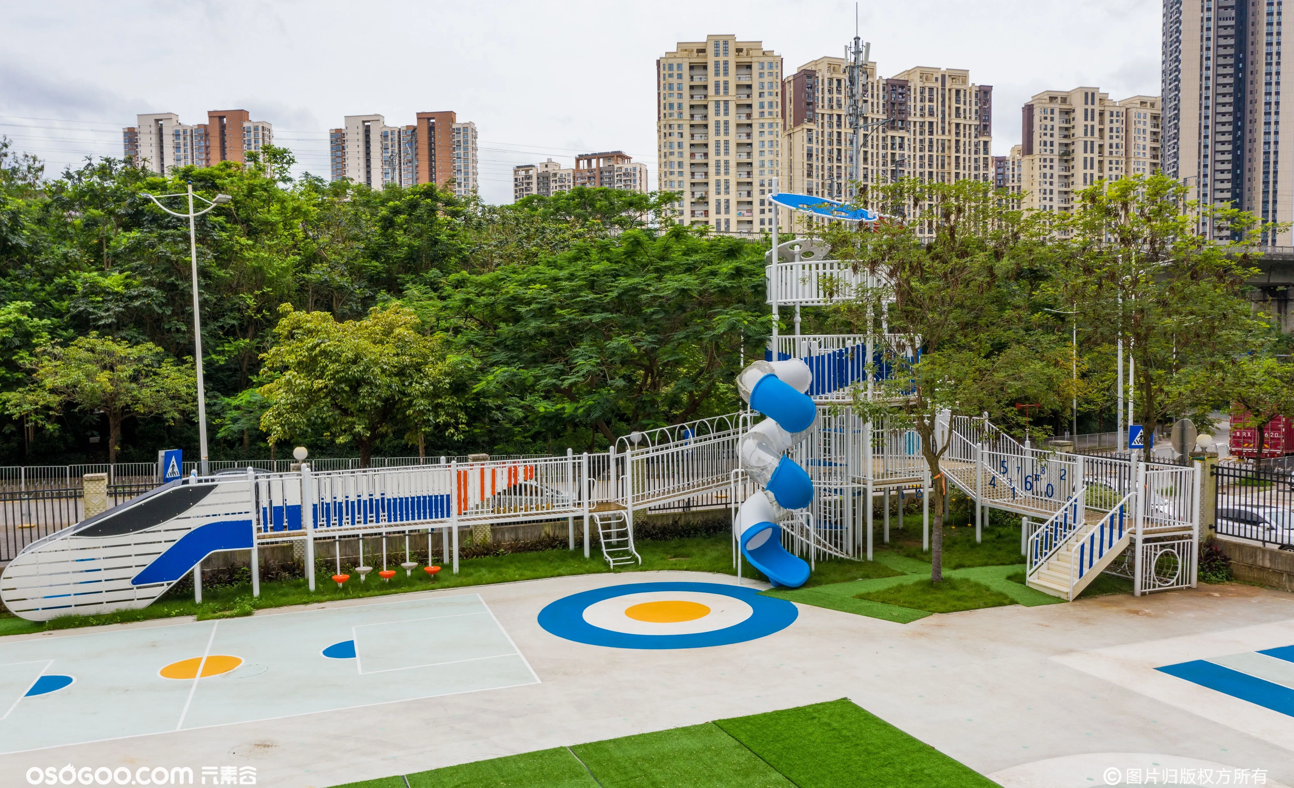 “高铁”主题户外无动力游乐设计，深圳市宝荷欣苑幼儿园