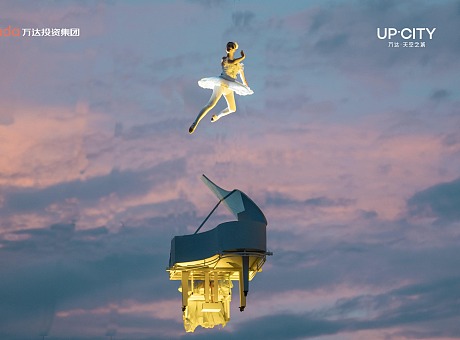 威亚浍影创意；空中钢琴上的威亚演员随琴声飞扬共舞空中芭蕾表演
