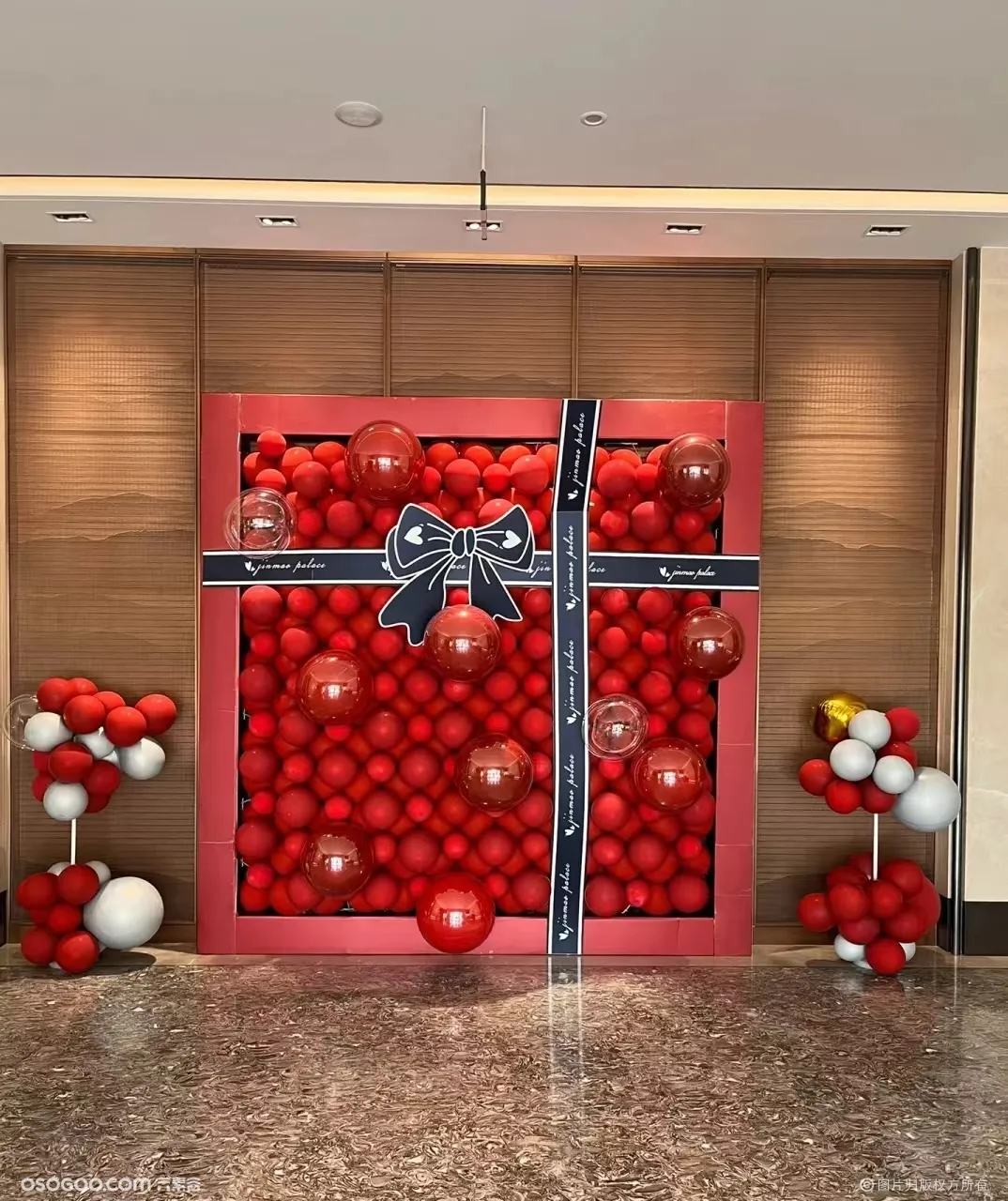  情人节红色气球礼盒背景墙 520七夕网红美陈装饰布置
