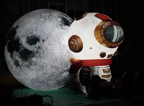 中秋节太空人背靠月球新品上线