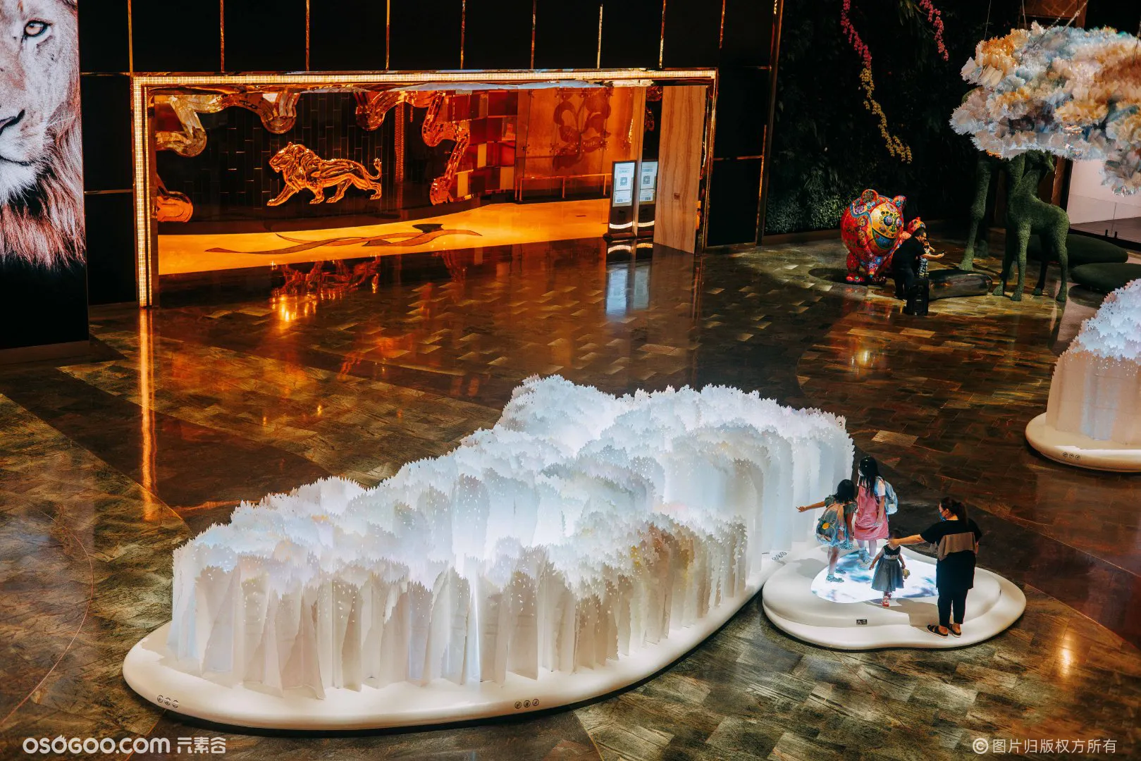 《蜕变山水:无穷尽》多媒体纸雕花园艺术装置