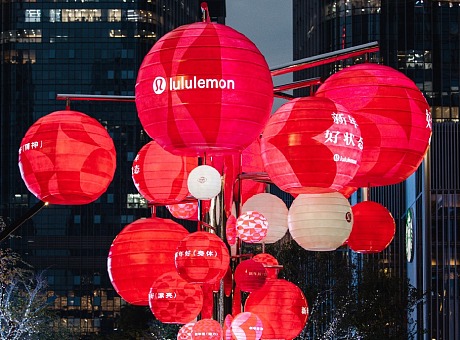 lululemon 巨型新春灯笼装置