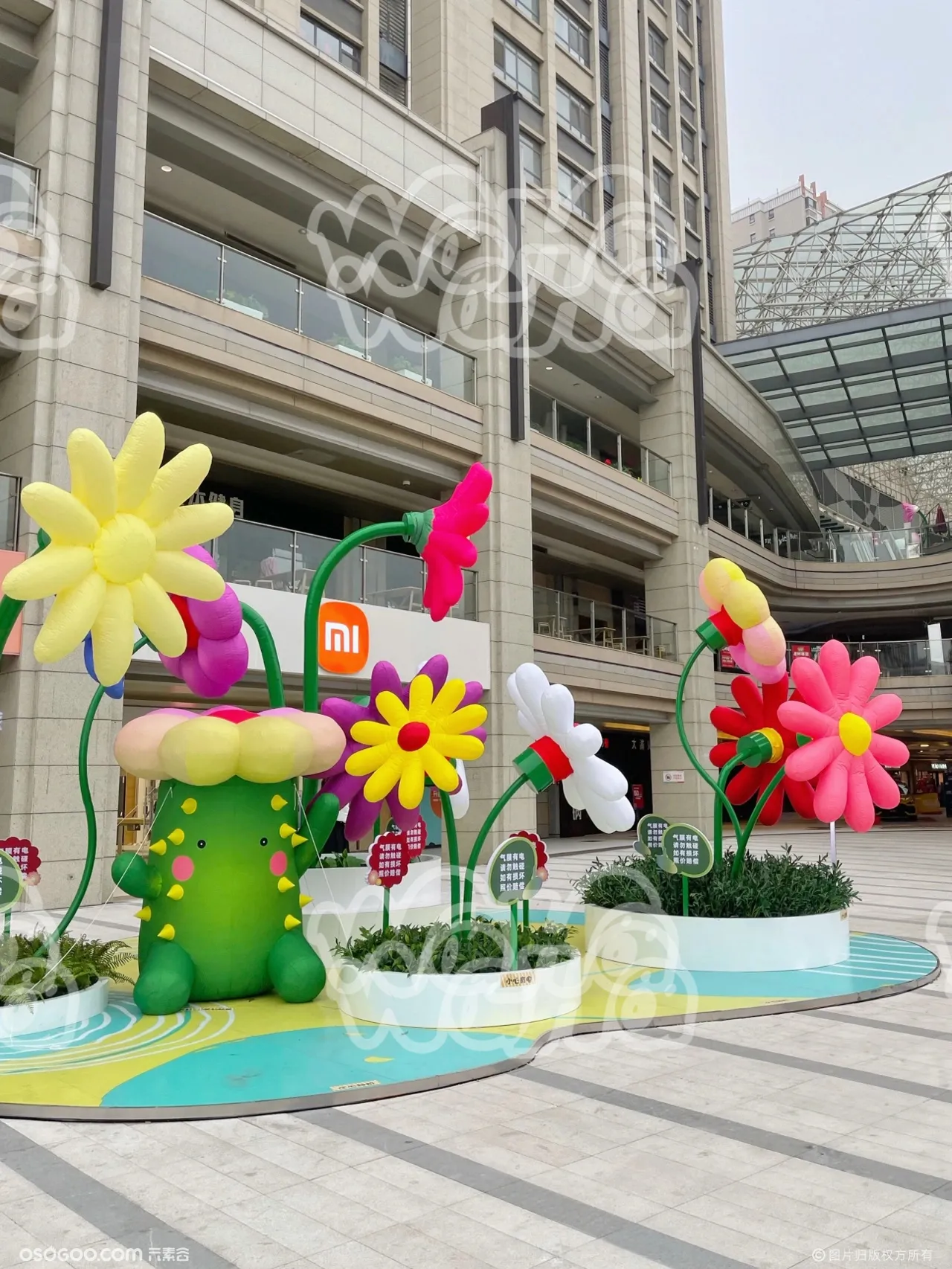 济南泉城广场 定时开合花朵气模 大明气模 春节花朵美陈方案