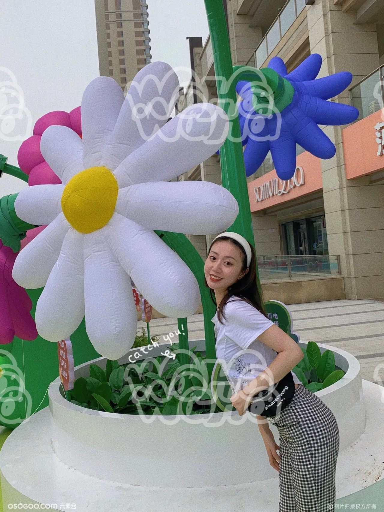 济南泉城广场 定时开合花朵气模 大明气模 春节花朵美陈方案