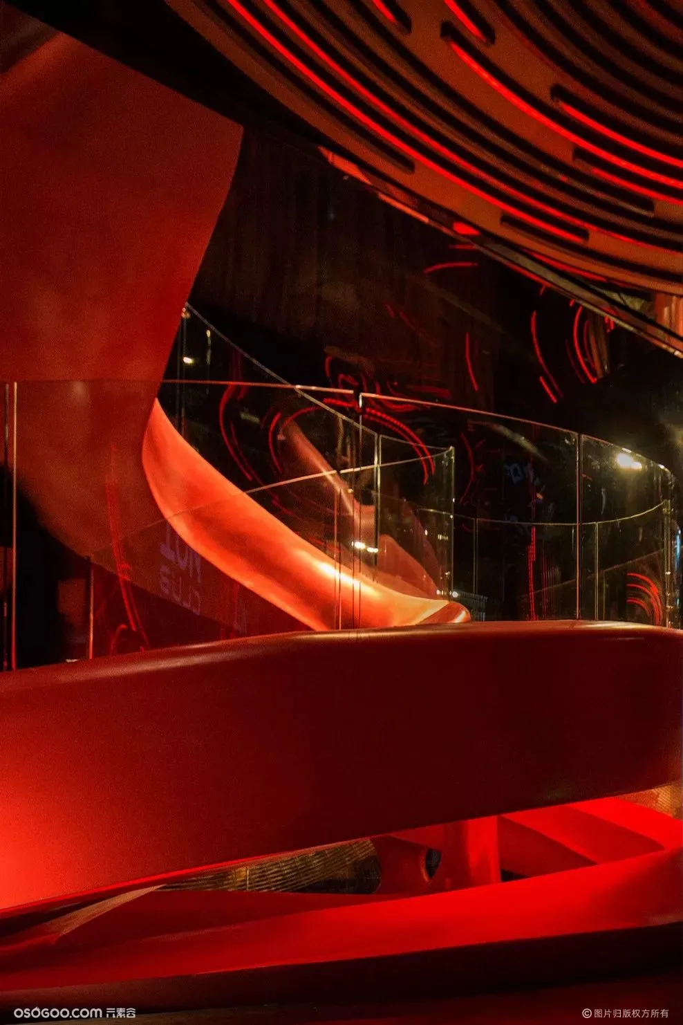 超有未来感设计的太空主题星舰酒吧，广州夜店新地标