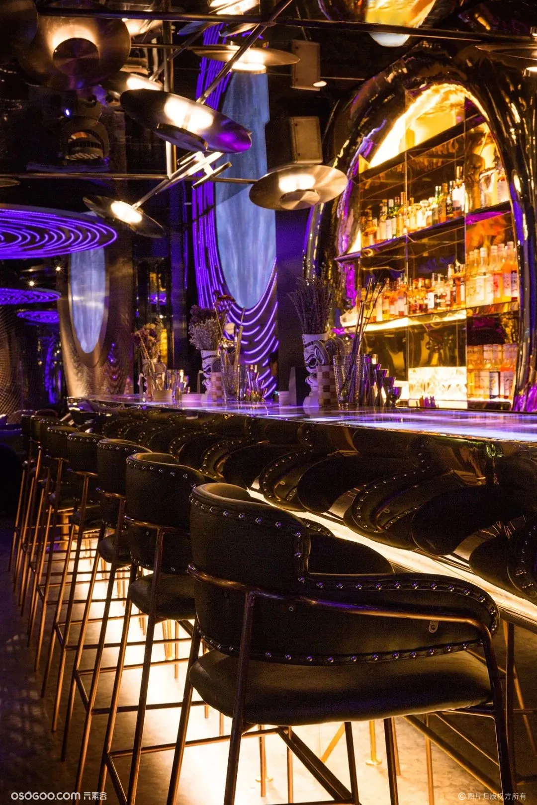 超有未来感设计的太空主题星舰酒吧，广州夜店新地标