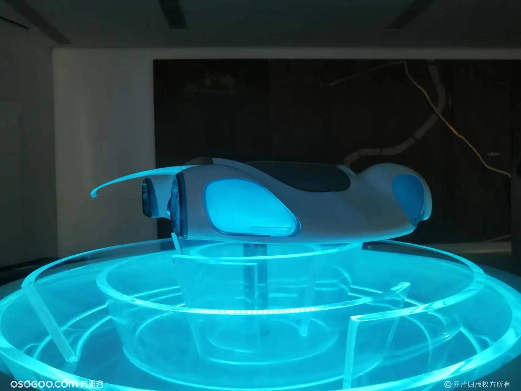威海科技展厅 展示不锈钢汽车雕塑 灯光雕塑定制