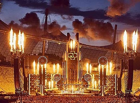 “火的舞台”工业重金属乐队Rammstein演唱会