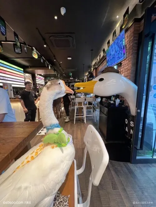 青浦餐厅铁锅炖大鹅不锈钢雕塑