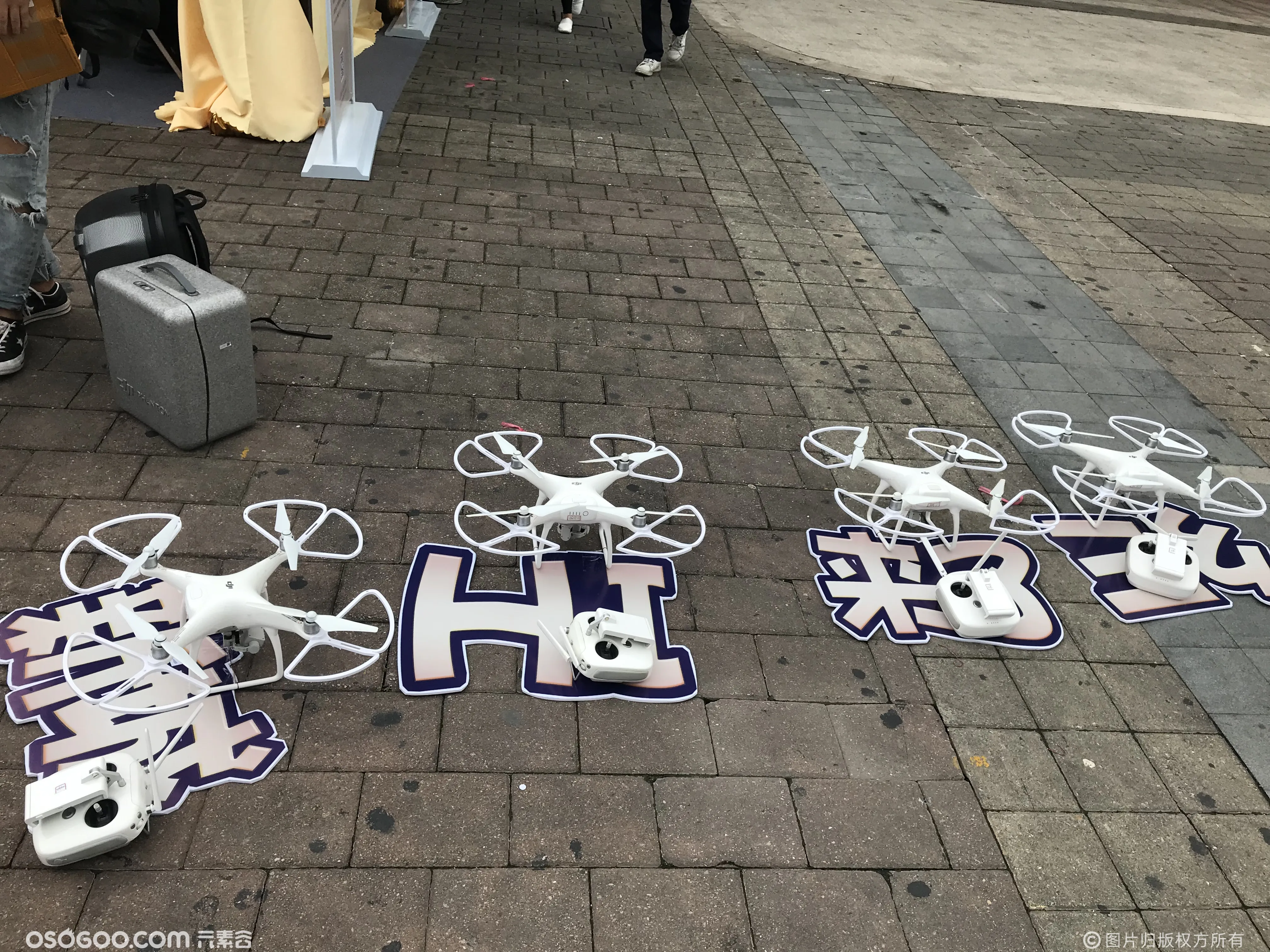 广州5台无人机挂KT板logo秀完满成功