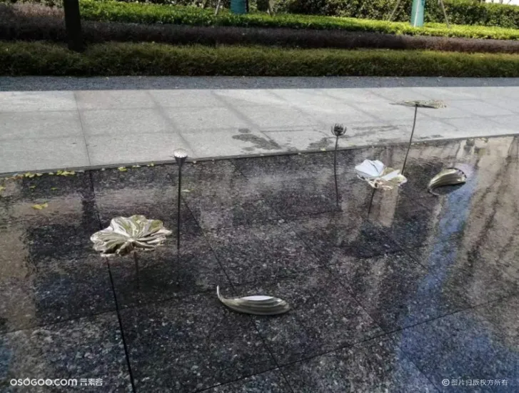青岛地产小水景 抽象鱼不锈钢镜面雕塑定制