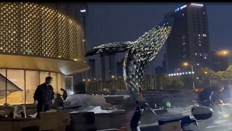 温州宝龙广场鱼雕塑 镂空鲸鱼不锈钢雕塑安装