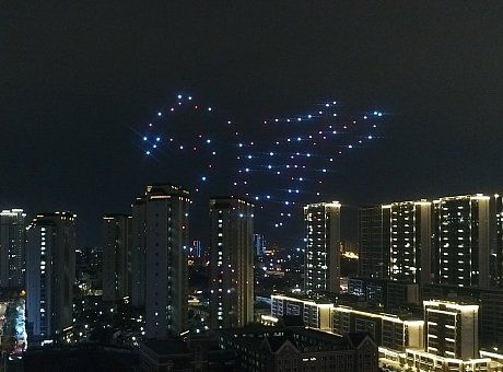 室外星空无人机创意表演———江苏无锡—富力集团编队