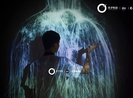 《鎏光瀑布》开启一场超越人与自然界限的数字艺术之旅