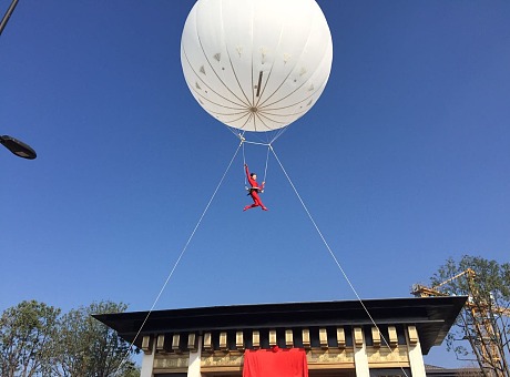 专注于气球空中球芭蕾 高空表演气球飞人 唯美空中美女芭蕾表演