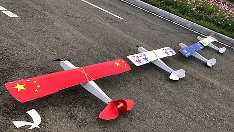 航空模型拉彩烟