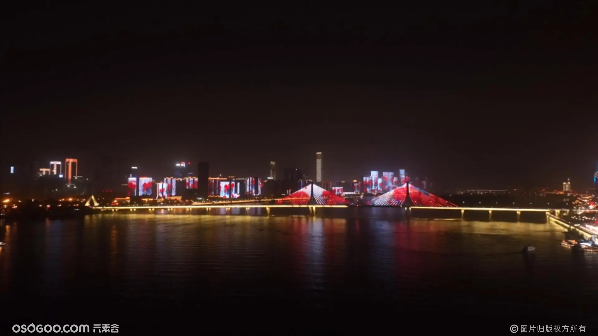 燕京啤酒，草莓苹果节，300台无人机表演长沙渔人码头完美呈现
