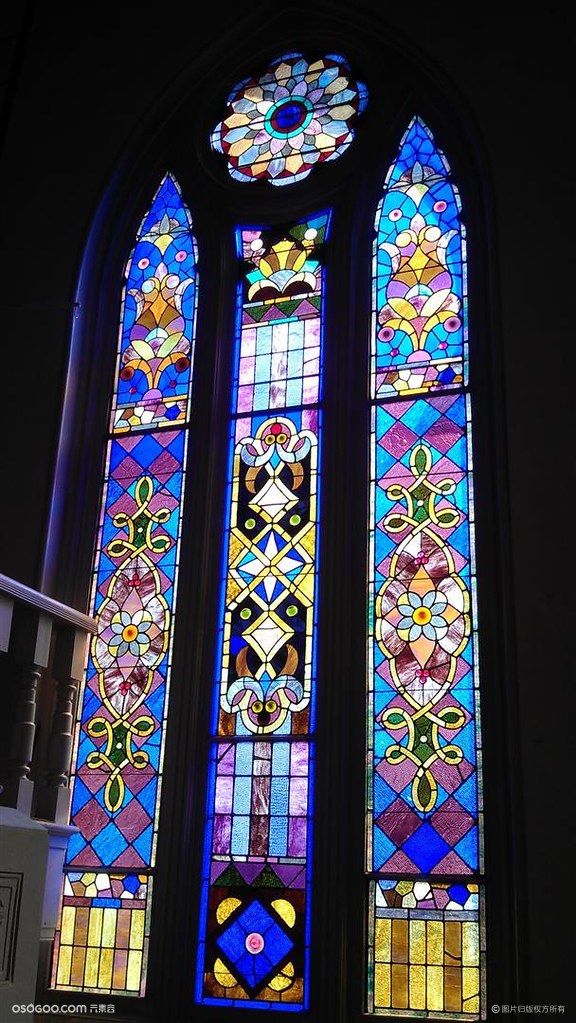 教堂控的设计师朝这看,彩色玻璃满足你的幻想
