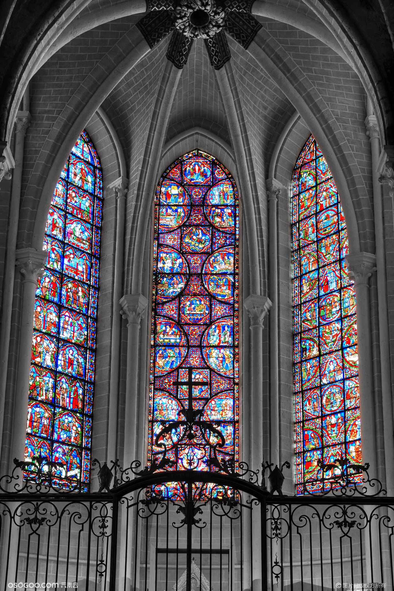 教堂控的设计师朝这看,彩色玻璃满足你的幻想