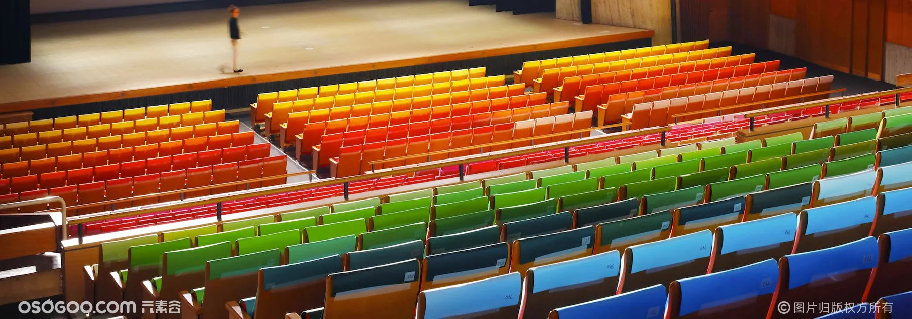 超震撼礼堂 1000个座椅1000种色彩