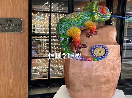 台南南兜漫旅酒店门口装饰彩绘不锈钢蜥蜴雕塑厂家报价