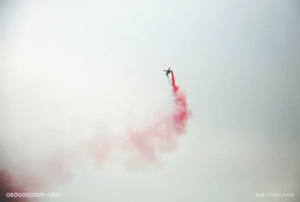 无人机表演 冷焰火/彩烟无人机 无人机吊物吊横幅