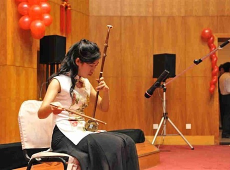 《二胡》：器乐演奏类节目表演，欢迎咨询预订演出