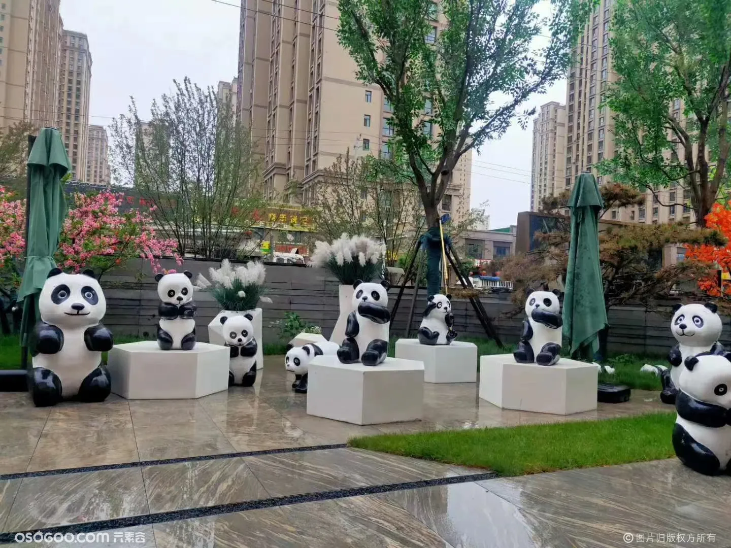 国庆档地产商区人气引流设备租赁卡通熊猫展白雪公主与7个小矮人