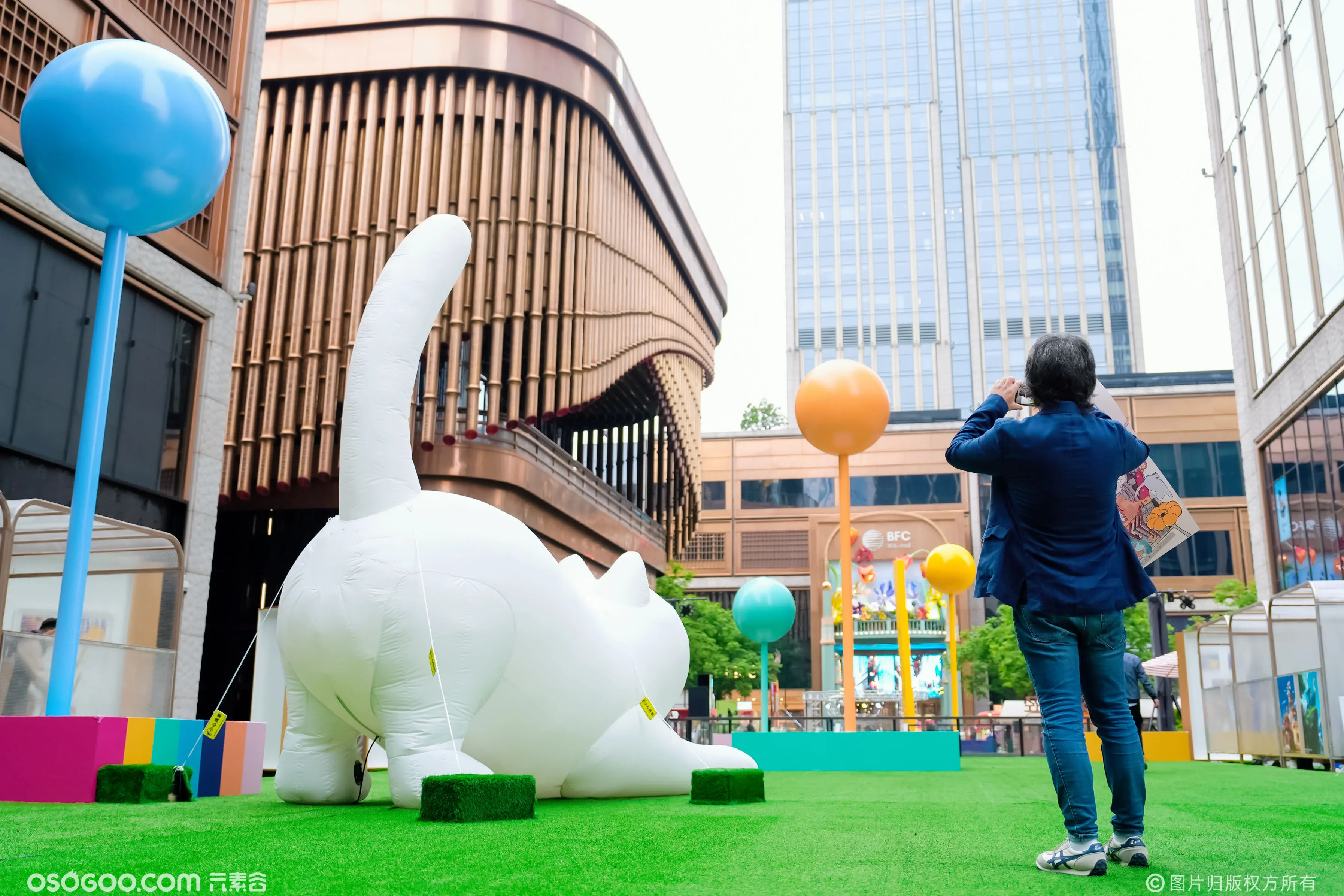 上海老街变身“外滩猫街”，打卡一站式艺术体验