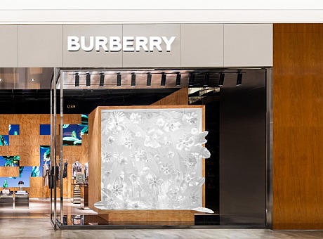 Burberry 社交零售精品店-互动橱窗装置