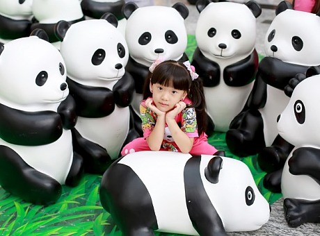 熊猫卡通道具玻璃钢卡通熊猫租赁