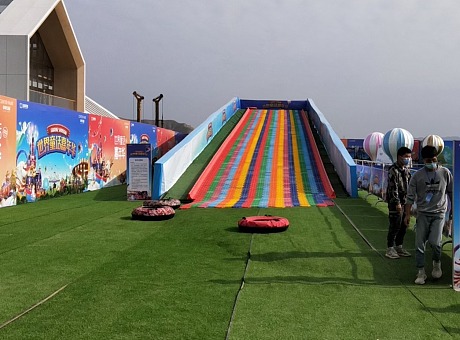 全国活动展览道具租赁出售热气球彩虹滑道旋转木马互动类活动道具