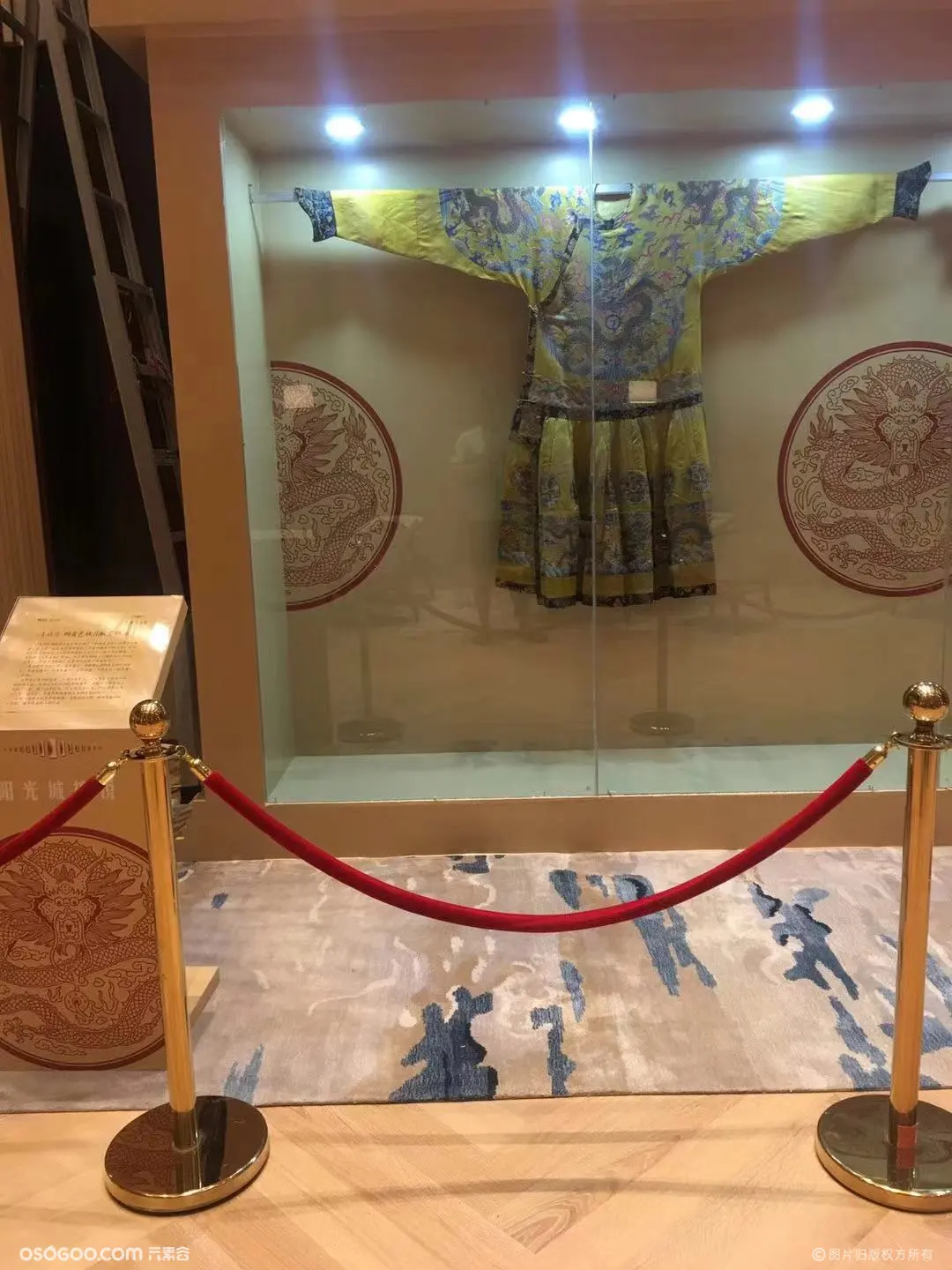 中国传统文艺展品龙袍首秀展览租赁