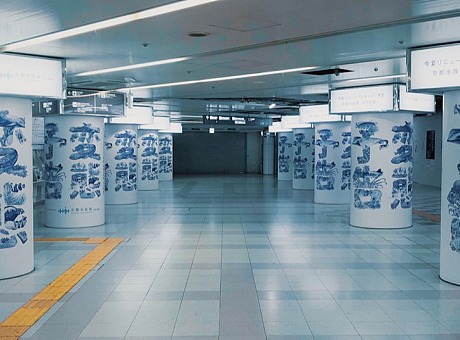 日本人在地铁到处贴「变态予告」