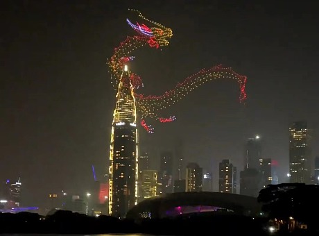 深圳千架无人机在空中表演飞龙在天
