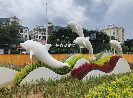 海南三亚环岛中央花坛装饰白色喷涂不锈钢海豚雕塑厂家报价