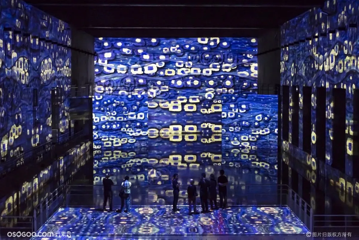 一个潜艇基地打造的巨大数字艺术中心