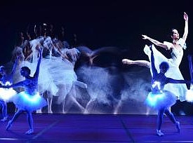 《荧光芭蕾》：创意类节目表演，欢迎咨询预订演出