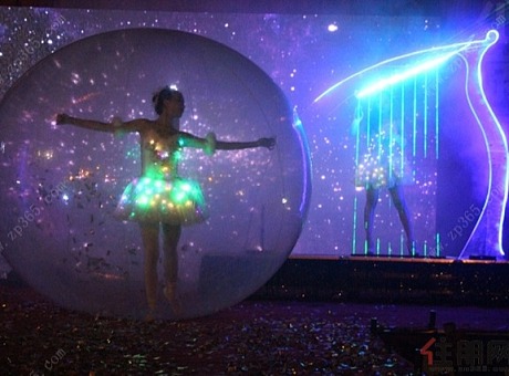《激光竖琴+梦幻水晶球芭蕾》：创意类节目表演