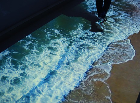 通道地面海浪投影脚踩互动投影装置商业美陈活动海浪投影租赁
