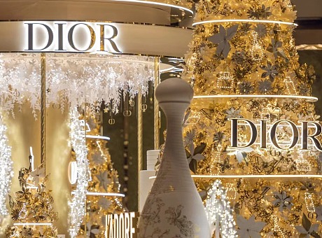 Dior 圣诞季，来看看迪奥的圣诞树长什么样？