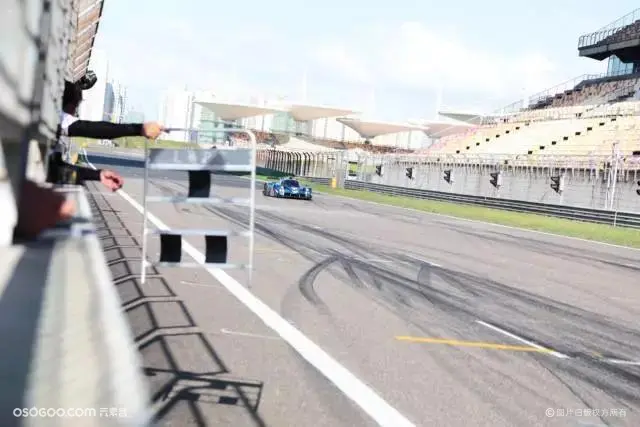 郭富城现身上海国际赛车场 亲身试驾LMP3勒芒车型
