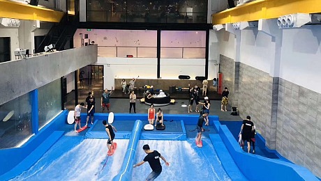上海幕明夏季体验项目水上冲浪移动式冲浪滑板