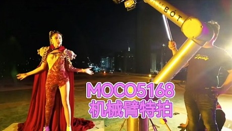  GLAMBOT机械臂颠覆歌手唱跳MV拍摄  