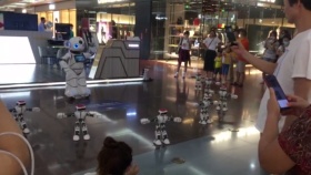 中梁地产活动 优友机器人跳舞表演 U05机器人互动主持